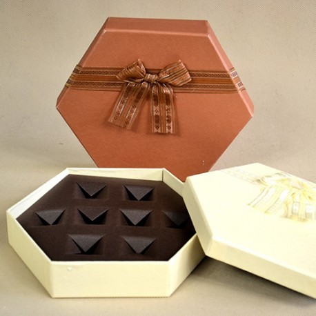 Bonbonos doboz 8 darabos barna, ekrű színben
